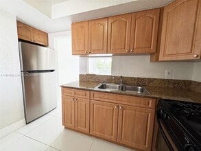 7701 SW 88th St in Miami, FL - Building Photo - Building Photo