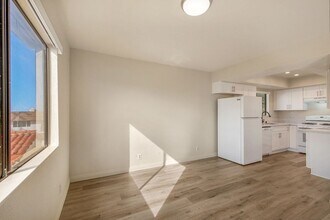 325 Encino Ln in San Clemente, CA - Building Photo - Building Photo