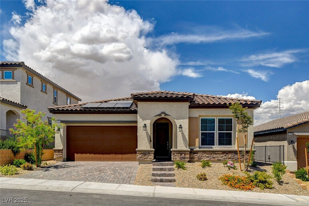 10924 Chipotle Ave in Las Vegas, NV - Building Photo