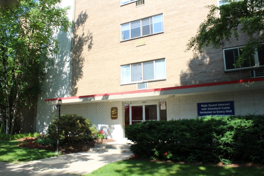 Webster Terrace I in Milwaukee, WI - Foto de edificio