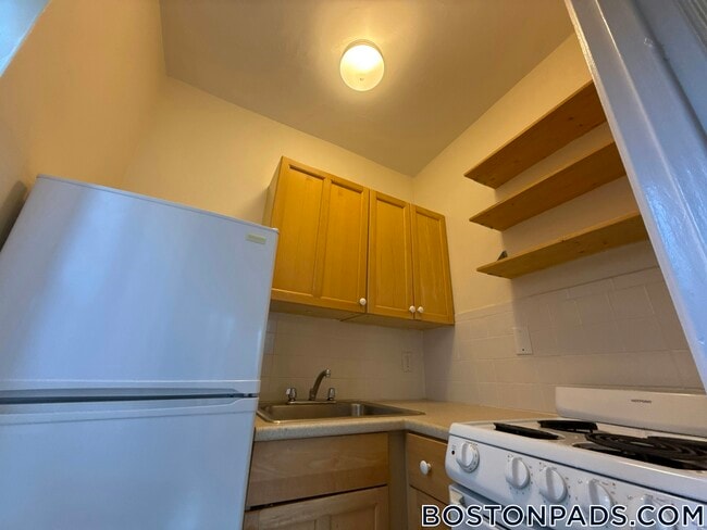 2 Elmwood Ave in Winchester, MA - Building Photo - Building Photo