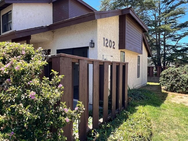 property at 1202 E Walnut