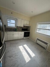 29 Kingsland St in Nutley, NJ - Foto de edificio - Building Photo