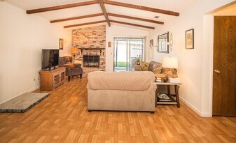 854 Del Oro St in Woodland, CA - Building Photo