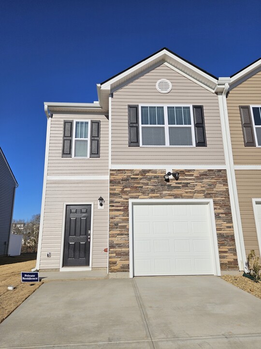 241 Sunriff CT in Greer, SC - Building Photo