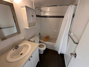 88 Bloor St E in Toronto, ON - Building Photo - Building Photo