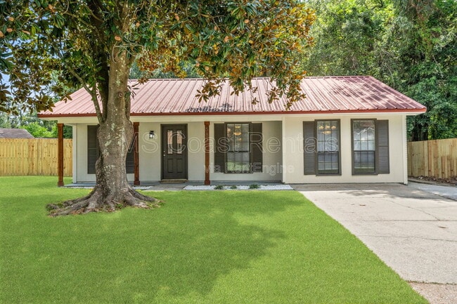 583 Neal Dr in D'Iberville, MS - Building Photo - Building Photo