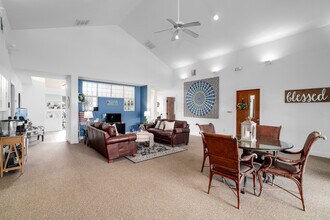 Valencia Trace in Orlando, FL - Building Photo - Building Photo