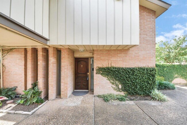 6304 Crab Orchard Rd in Houston, TX - Foto de edificio - Building Photo