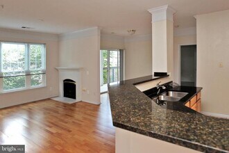 1600 Spring Gate Dr. in McLean, VA - Foto de edificio - Building Photo