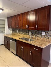 3928 SW 67th Way in Davie, FL - Foto de edificio - Building Photo