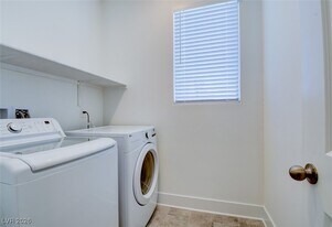 7355 Crown Lndg St in Enterprise, NV - Building Photo