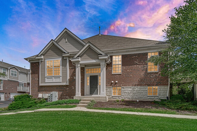 2528 Dunraven Ave in Naperville, IL - Building Photo - Building Photo
