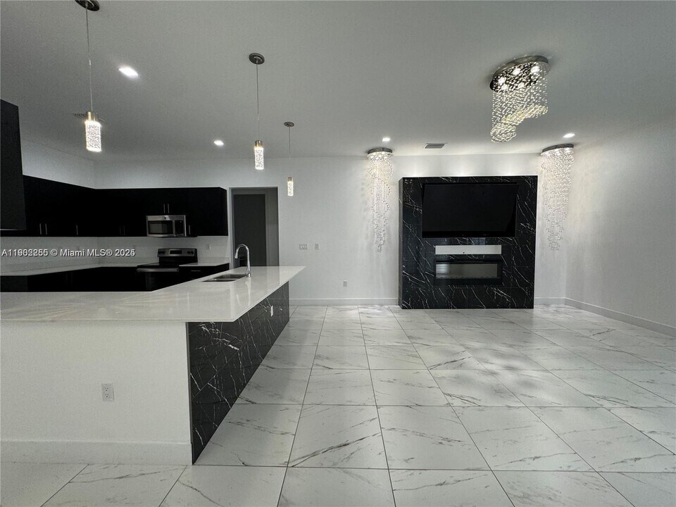 13284 SW 228th St in Goulds, FL - Building Photo