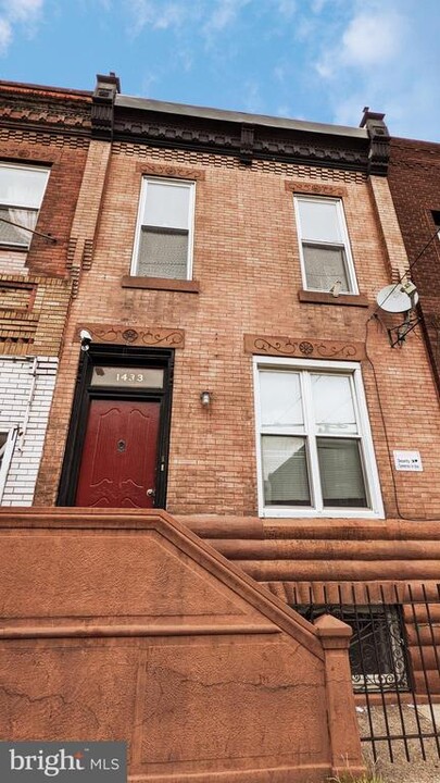 1433 Snyder Ave in Philadelphia, PA - Building Photo