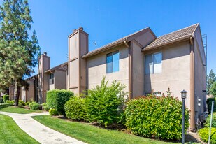 Riverview Gardens Apartments in Fresno, CA - Building Photo
