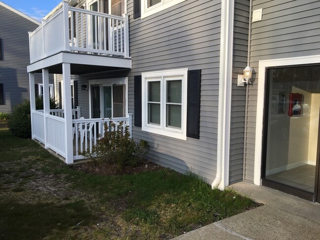 450 Somerset Ave, Unit 601 in Taunton, MA - Building Photo - Building Photo