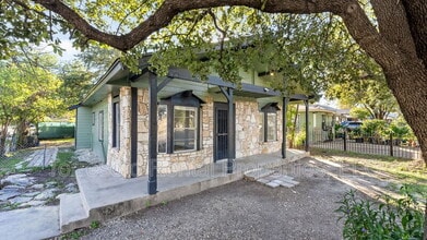 2600 Morales St in San Antonio, TX - Building Photo - Building Photo