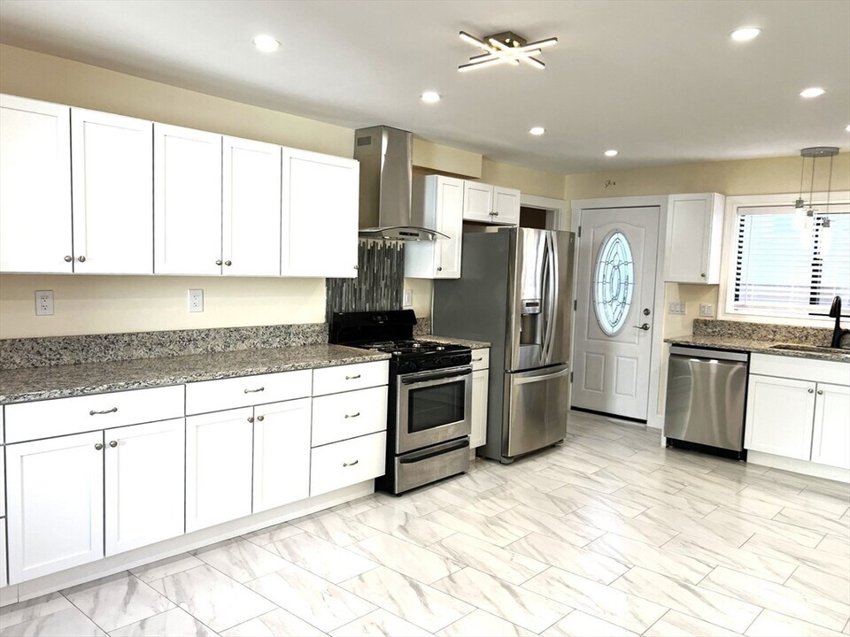 38 Cottage St, Unit 1 in Belmont, MA - Foto de edificio