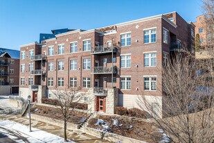 Cityview in Milwaukee, WI - Building Photo