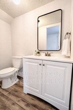 6054 Northwest Expy in Oklahoma City, OK - Building Photo - Building Photo