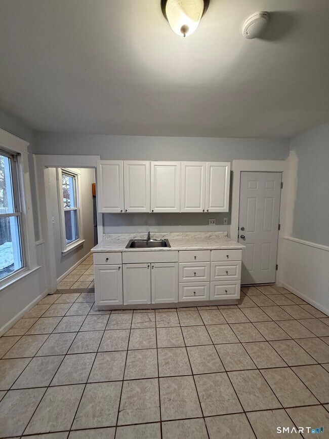 256 Center St in West Haven, CT - Building Photo - Building Photo