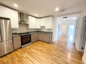 92 L St, Unit 2 in Boston, MA - Building Photo