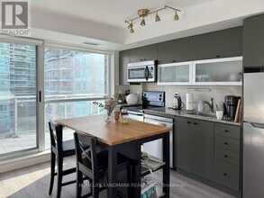 100 Western Battery Rd in Toronto, ON - Building Photo - Building Photo