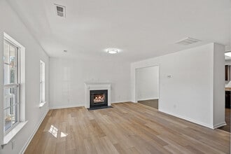 5628 Henderson Oaks Dr in Charlotte, NC - Building Photo - Building Photo