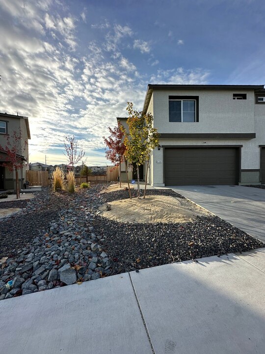 8708 Scenic Sky Dr in Reno, NV - Building Photo