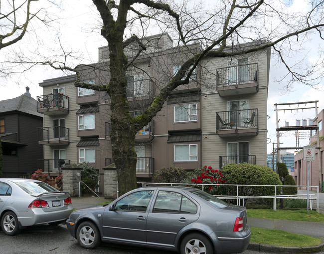 2525 Birch St in Vancouver, BC - Building Photo - Building Photo