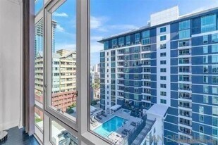 425 W Beech St, Unit 1354 in San Diego, CA - Building Photo