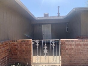 8724 Rough Rider Rd NE in Albuquerque, NM - Building Photo - Building Photo