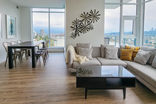 property at 660 Quayside Dr