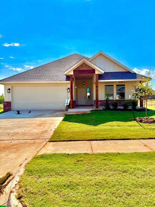 11832 NW 120th St in Yukon, OK - Building Photo