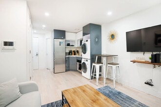 244 E 75th St in New York, NY - Building Photo - Building Photo