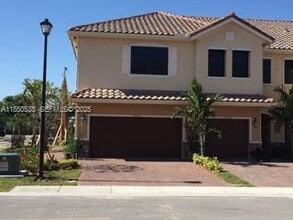 5906 NW 56th Pl in Tamarac, FL - Building Photo - Building Photo