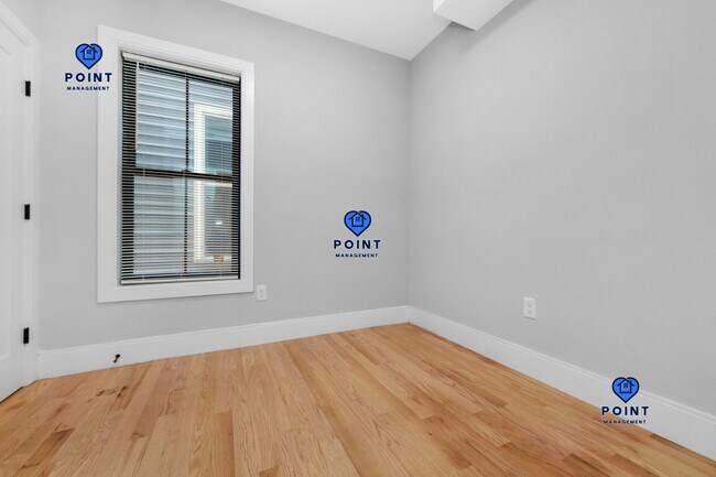 130 Bremen St, Unit 4 in Boston, MA - Foto de edificio - Building Photo