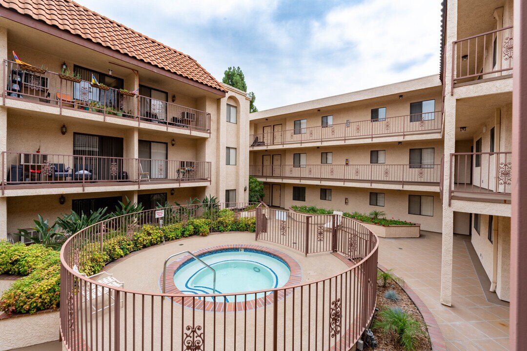 300 East Tujunga in Burbank, CA - Foto de edificio