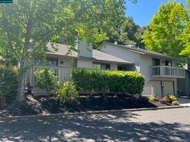 114 Brookline St in Moraga, CA - Building Photo