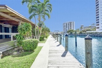 2619 Parkview Dr S in Hallandale Beach, FL - Building Photo - Building Photo