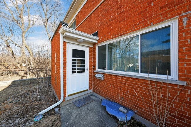 221 Dodge Ave in Evanston, IL - Foto de edificio - Building Photo