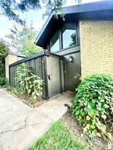 4637 Country Creek Dr, Unit 1076S in Dallas, TX - Building Photo - Building Photo