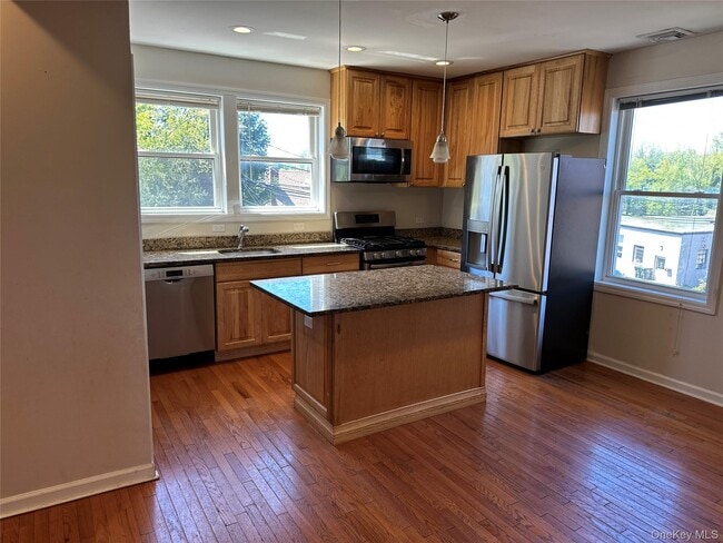 59 Cottage St in Port Chester, NY - Building Photo - Building Photo