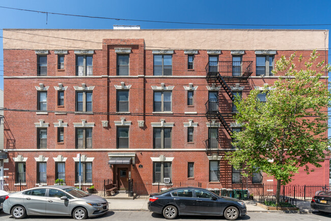 73 Hausman St in Brooklyn, NY - Building Photo - Building Photo