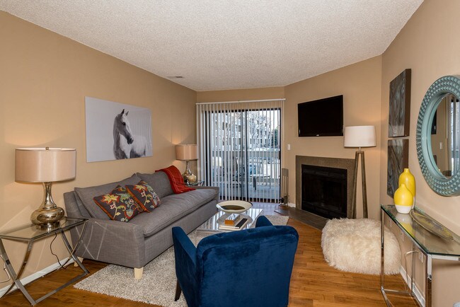 Apres Apartment Homes in Aurora, CO - Foto de edificio - Building Photo