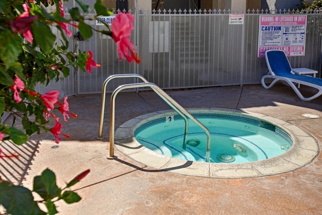 Highland Downs Apartments in Duarte, CA - Building Photo - Building Photo