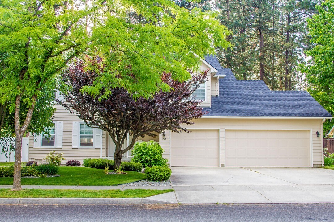 206 S Riverside Harbor Dr in Post Falls, ID - Building Photo