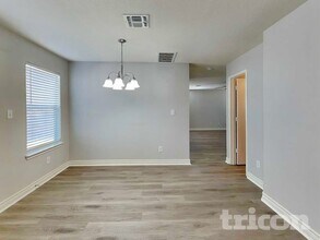 9707 Marbach Bend in San Antonio, TX - Foto de edificio - Building Photo