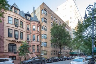 321 W 90th St in New York, NY - Building Photo
